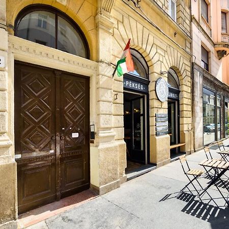 Spacious & Serene Downtown Home With Free Parking Budapest Extérieur photo