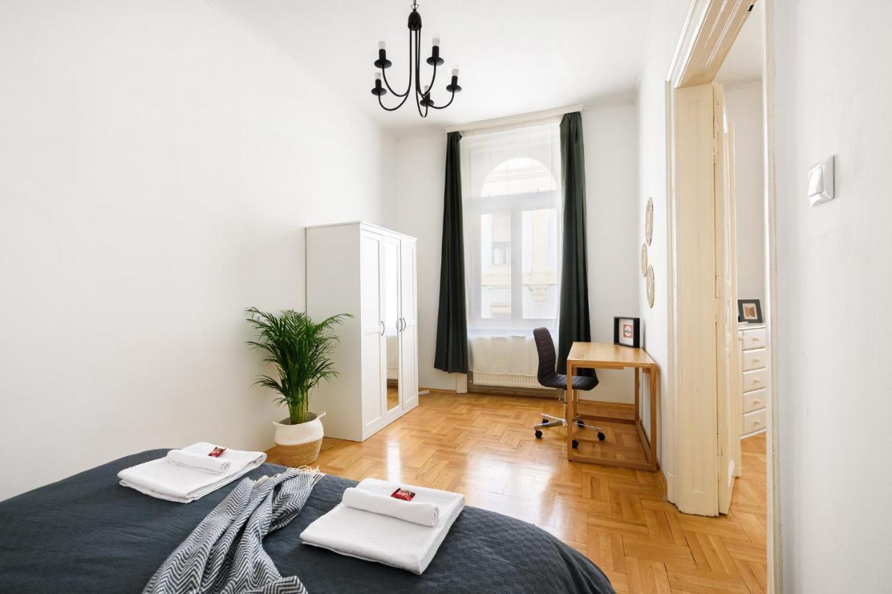 Spacious & Serene Downtown Home With Free Parking Budapest Extérieur photo