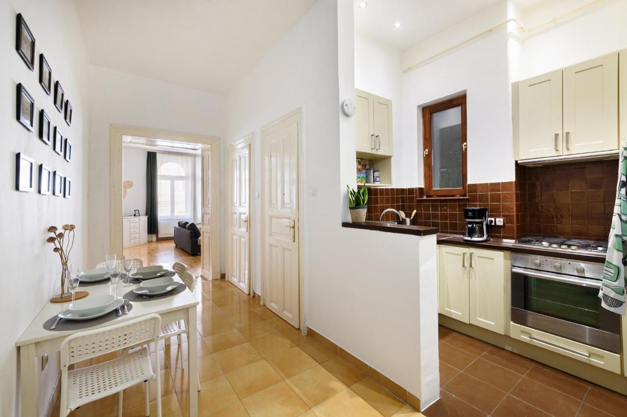 Spacious & Serene Downtown Home With Free Parking Budapest Extérieur photo