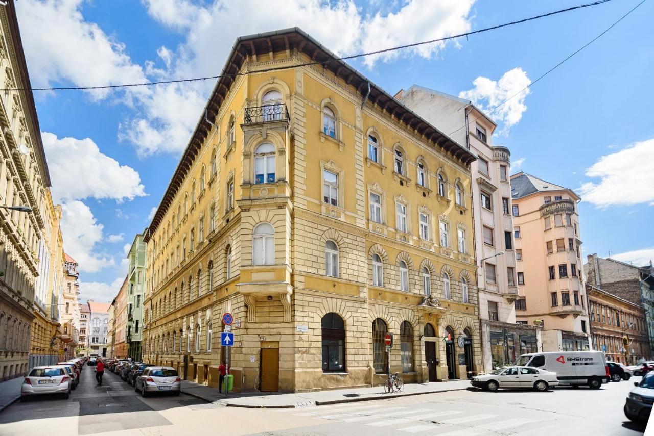 Spacious & Serene Downtown Home With Free Parking Budapest Extérieur photo
